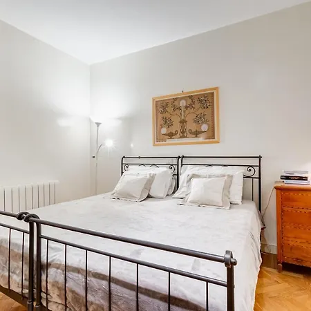 Pantheon Exclusive House Rom
